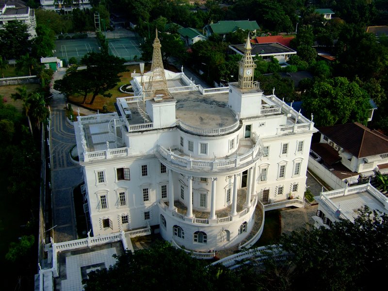 this bizarre looking house was right next to our apartment - looked like the White House, with a mini Eiffel Tower, Big Ben, and a windmill on the roof
