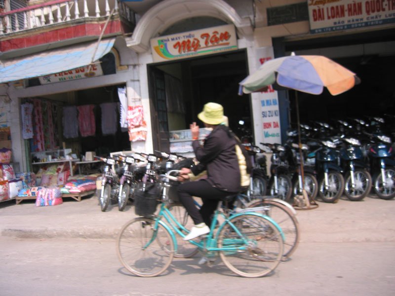 shop in the town selling bikes
