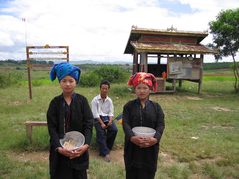 girls from the Pa-O tribe waiting patiently by the roadside to collect alms for the local monastery
