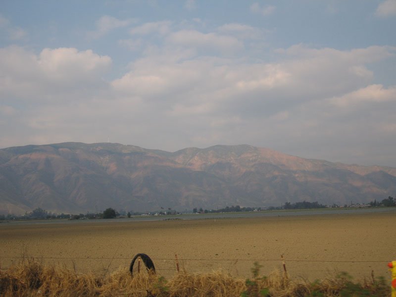 driving to the desert, by the little san bernardino mountains
