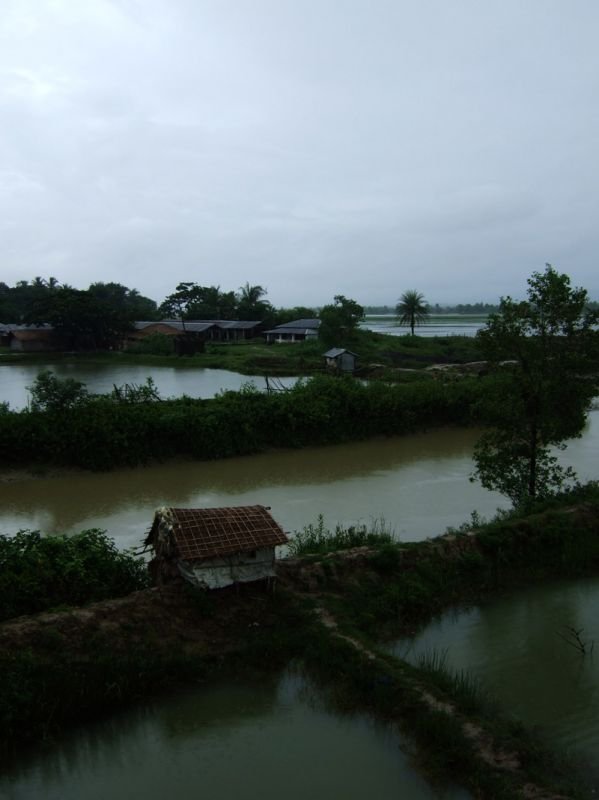 little huts perched on strips of land, surrounded by water everywhere. Teknaf ranks among one of my favourite places i've ever visited
