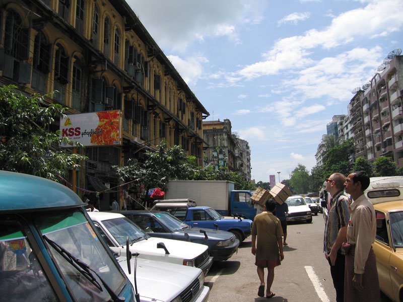 Chuck and Jeffry (my uncle's driver) looking at an one of the hundreds of old colonial buildings all over Yangon
