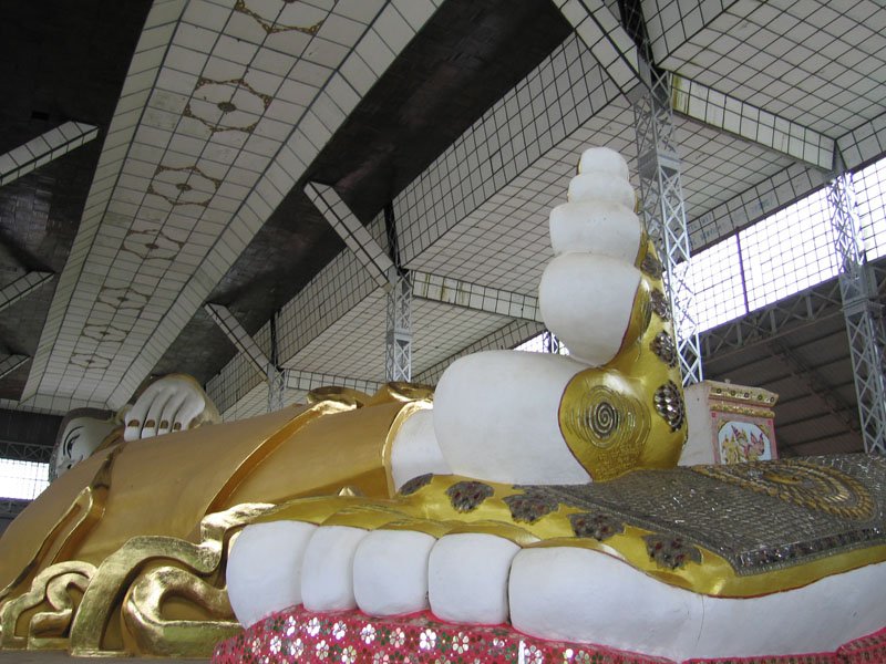 check out the Buddha's feet
