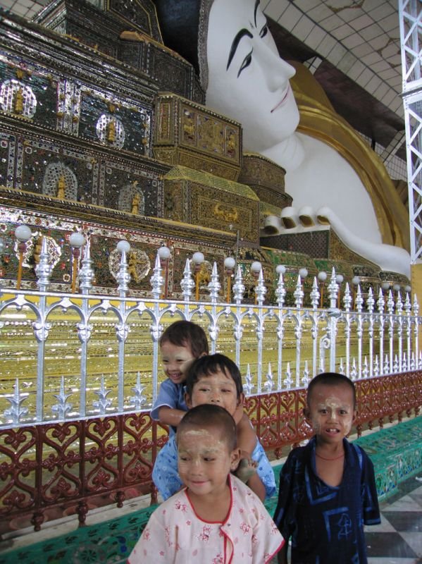 these kids were cute - they all have thanaka paste on their faces (it acts as sunblock)
