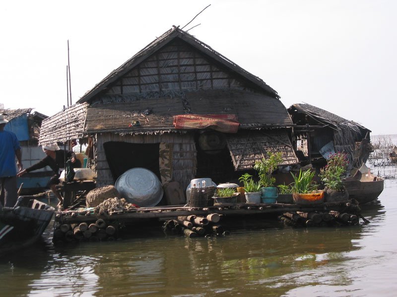 a house on the Tonle Sap lake

