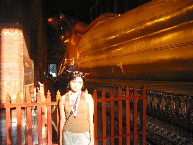 the Reclining Buddha in Wat Pho - its gold plated and over 150 ft long
