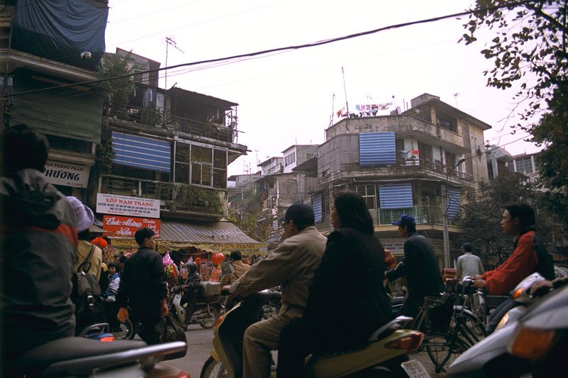 motorbikes, bicycles, rickshaws, pedestrians - chaotic, but it works, even with no discernible traffic laws
